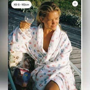 Djerf Avenue Summer Berries Robe in XS/S